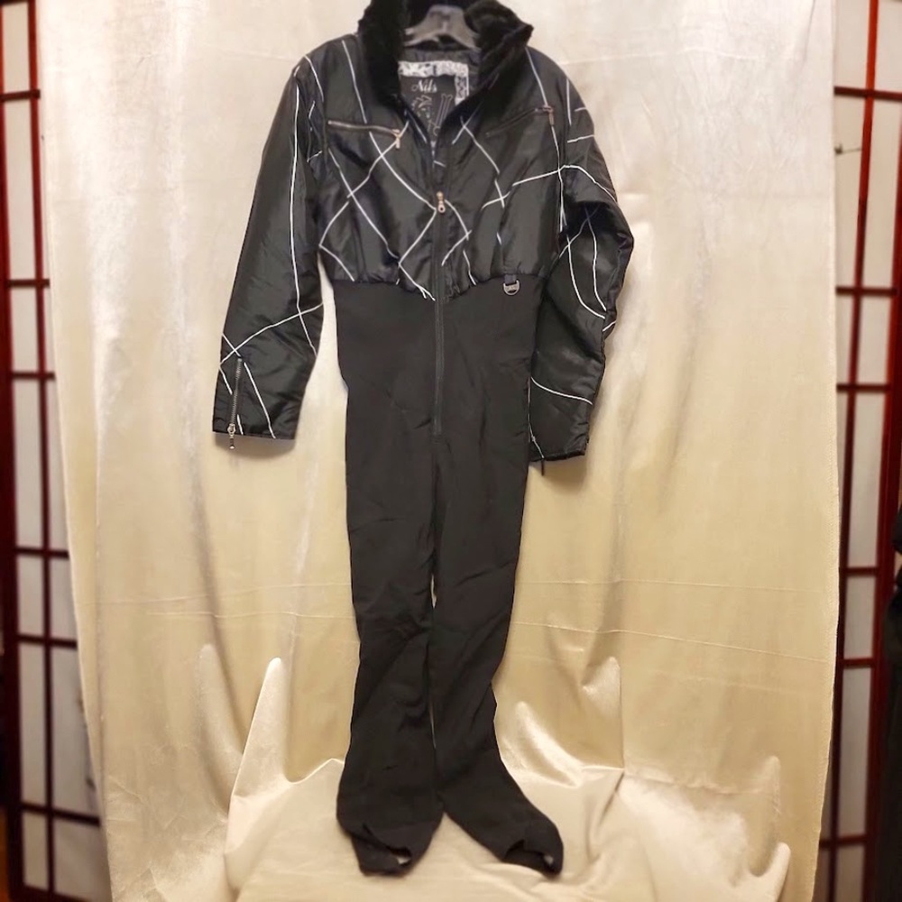 Like New!  Nils One piece Black Ski/Suit Snowsuit w/fur collar - Sz. 14